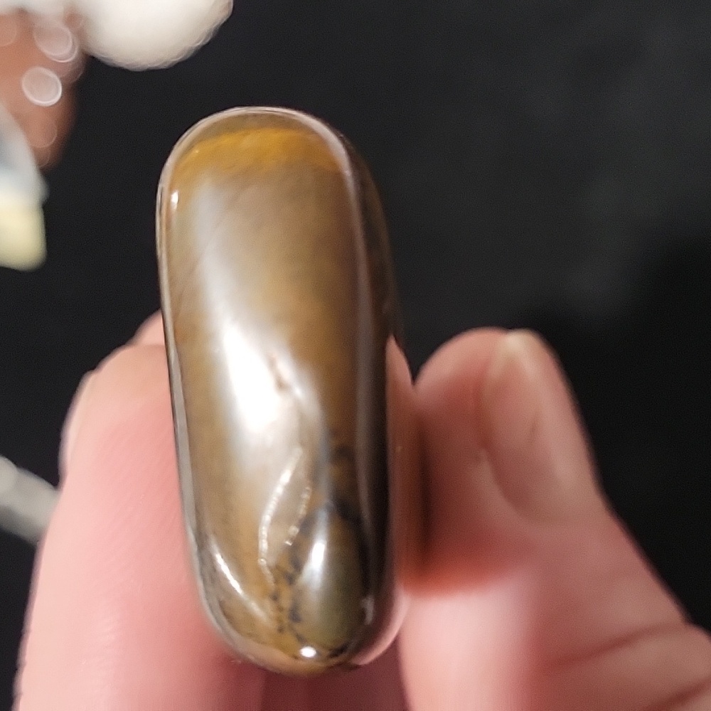 Handcrafted Triangular Tigers eye pendant - Picture 6 of 8
